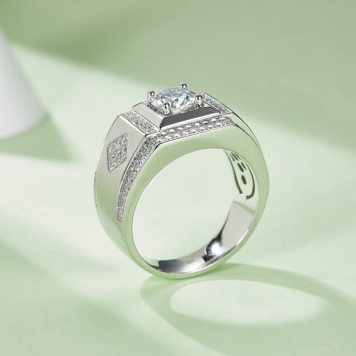 Autumn S925 Silver Plated Platinum Moissanite Diamond Men's Ring 1 Carat D-Class